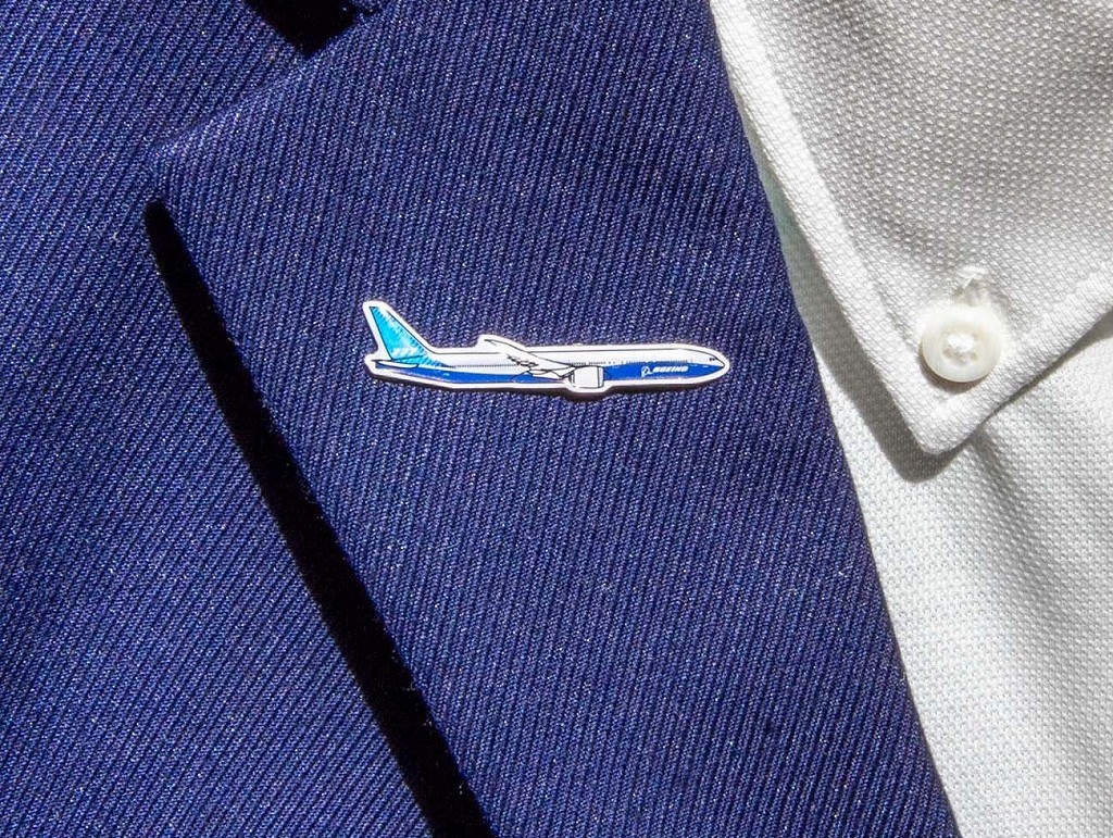 【Boeing Illustrated 777X Lapel Pin】 ボーイング ピン