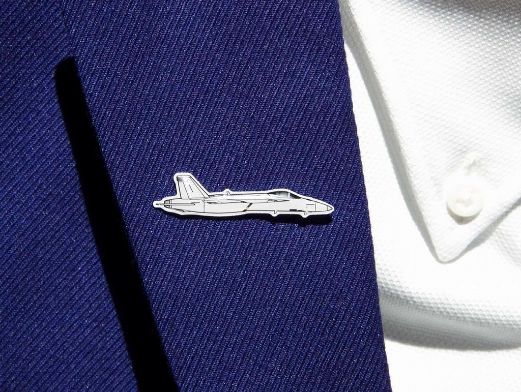 【Boeing Illustrated F/A-18 Lapel Pin】 ボーイング ピン