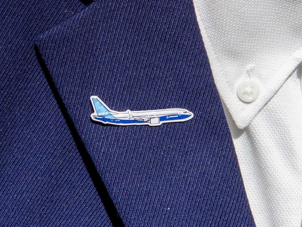 【Boeing Illustrated 737 MAX Lapel Pin】 ボーイング ピン