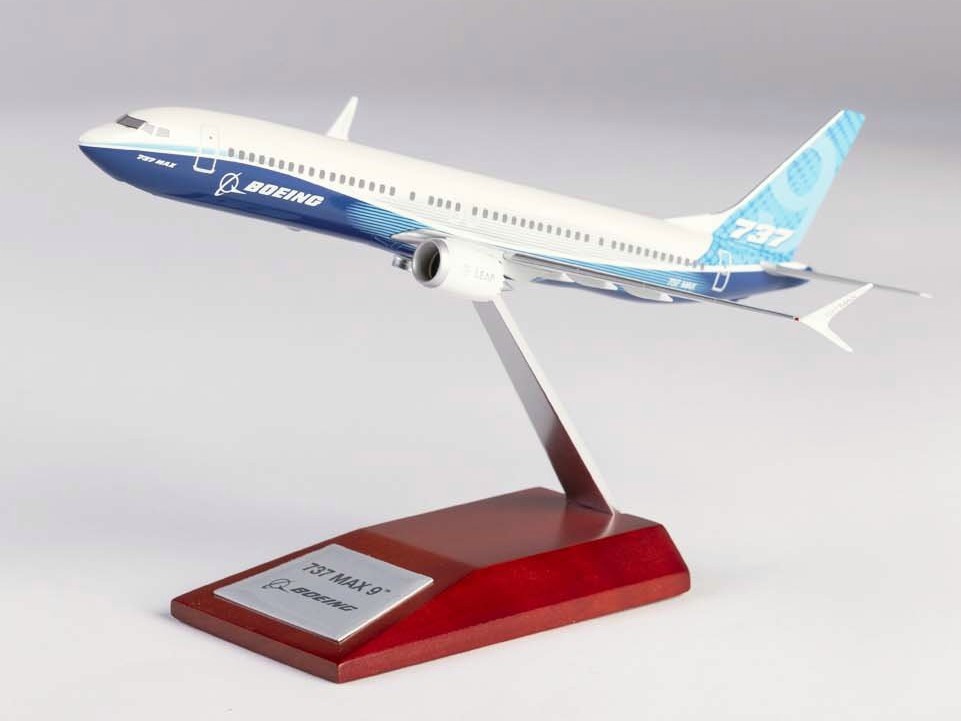 Boeing Unified 737 MAX 9 ボーイング プラスチック モデル (1/200)